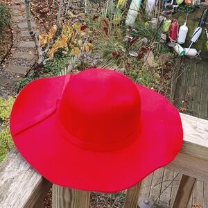 Red felt hat 0/S